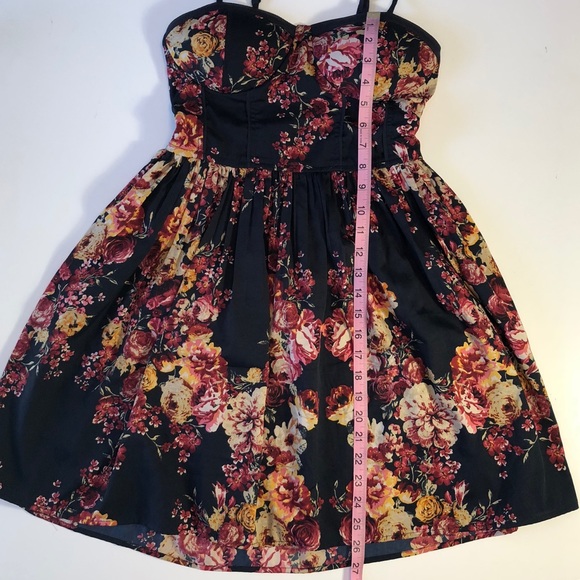 Band of Gypsies Small Floral Corset Dress - Picture 7 of 7